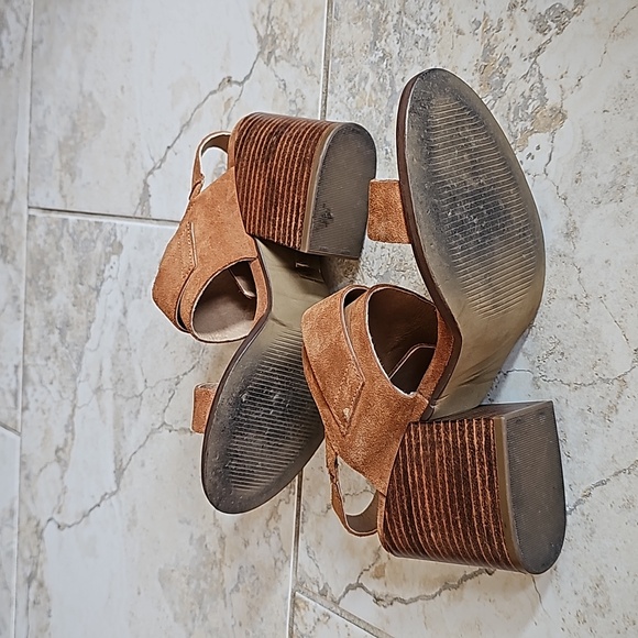 Kenneth Cole ladies cognac suede heels in 7.5. Very good condition - Picture 6 of 9